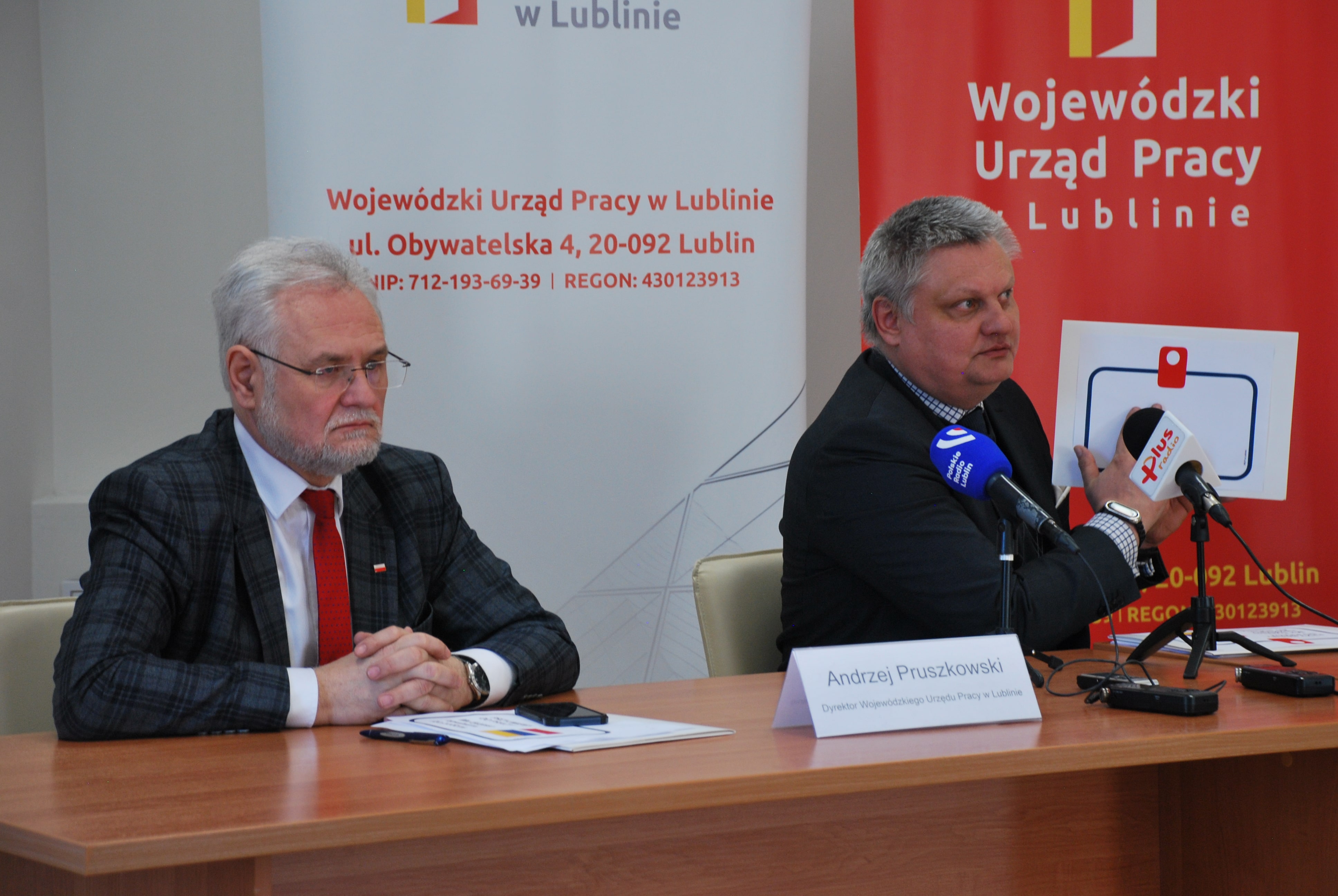 Andrzej Pruszkowski Dyrektor WUP w Lublinie, Andrzej Danielkiewicz Wicedyrektor ds. Rynku Pracy WUP w Lublinie na konferencji prasowej.